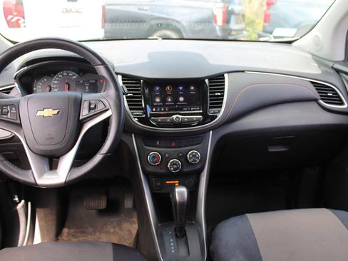 Used 2022 Chevrolet Trax LT w/ LT Convenience Package AWD/4WD image 7