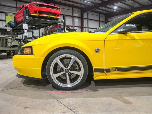 Used 2004 Ford Mustang Mach 1 RWD image 3