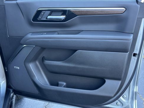 New 2025 Chevrolet Tahoe High Country image 14