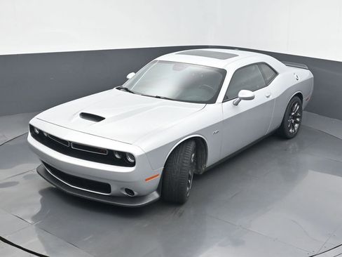 Used 2023 Dodge Challenger R/T w/ Performance Handling Group RWD image 9