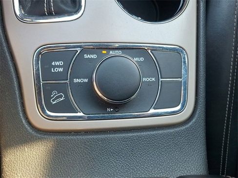 Used 2016 Jeep Grand Cherokee Limited image 25