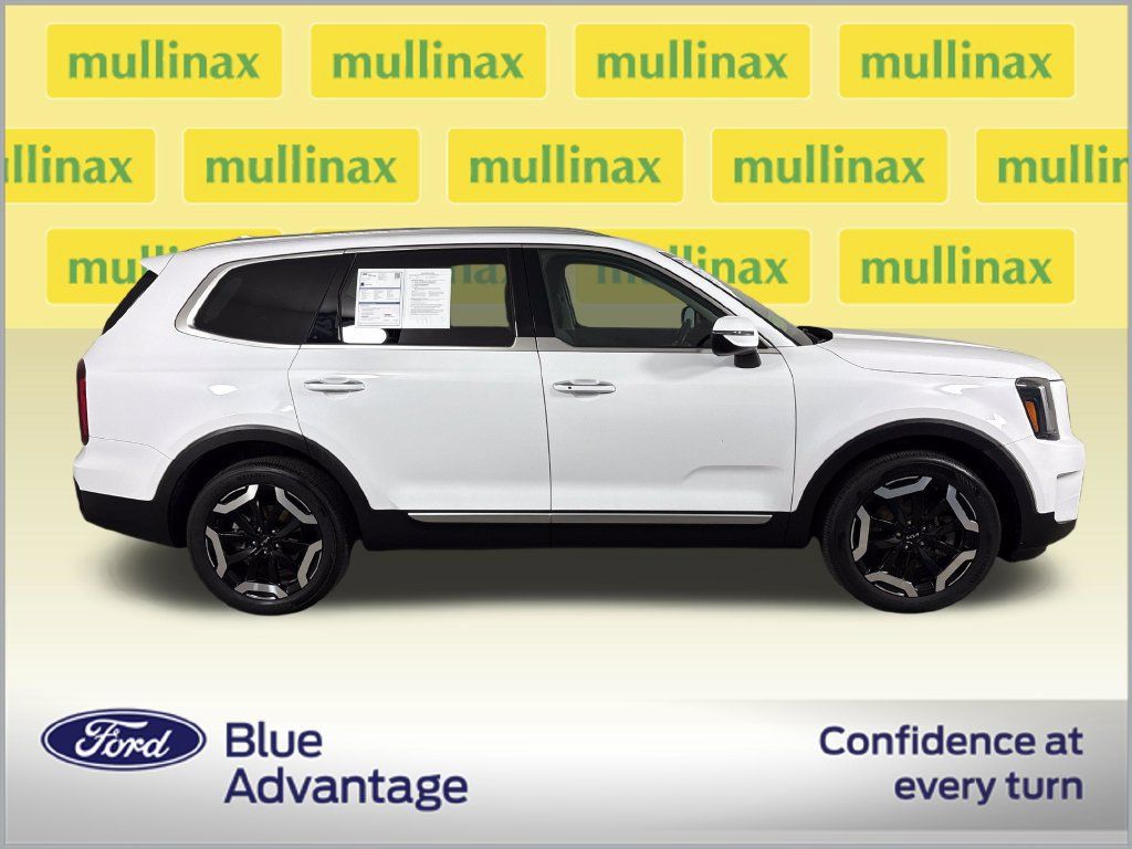 Used 2023 Kia Telluride S AWD/4WD image 2