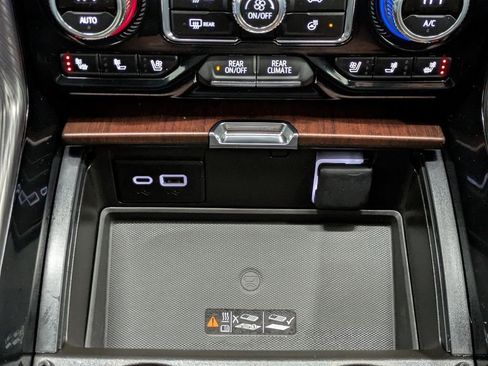 Used 2024 GMC Yukon Denali Ultimate image 9