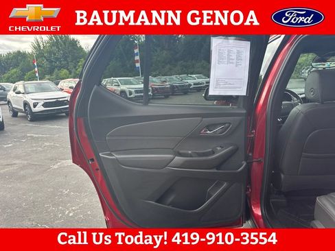 Used 2023 Chevrolet Traverse RS AWD/4WD image 41