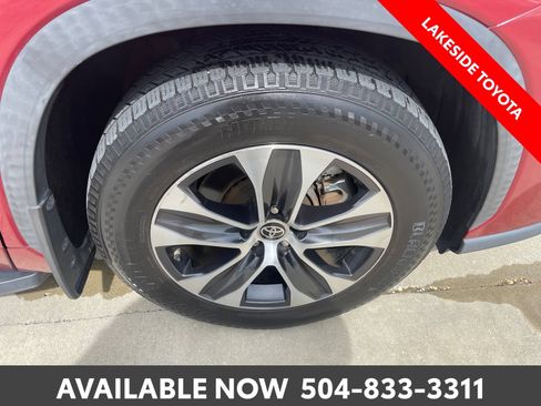 Used 2021 Toyota Highlander XLE FWD image 10