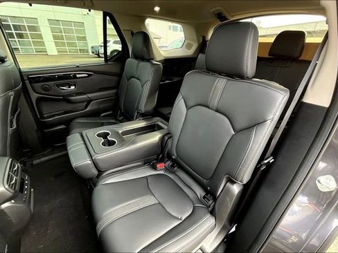 New 2025 Honda Pilot Touring image 12