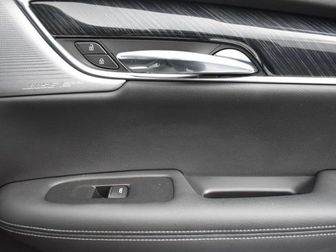 Used 2020 Cadillac XT6 Premium Luxury image 39