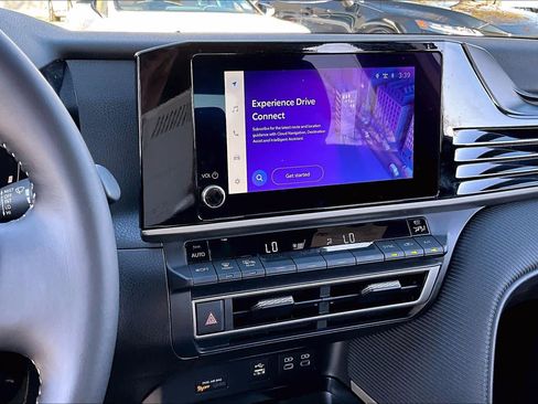 Used 2025 Toyota Camry SE image 6