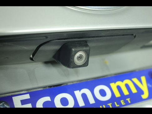 Used 2015 Toyota Corolla LE image 14