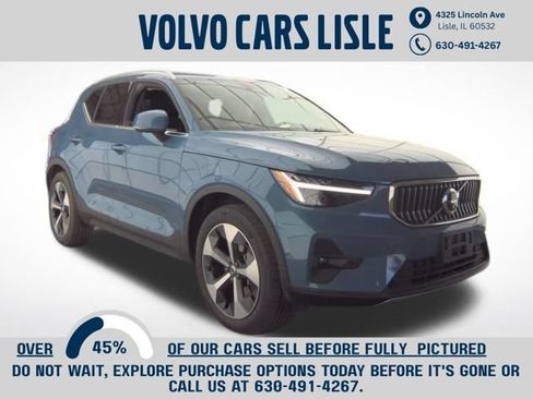 Certified 2025 Volvo XC40 B5 Plus AWD/4WD image 1