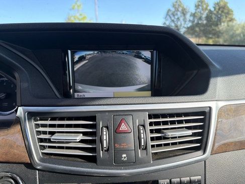 Used 2010 Mercedes-Benz E 550 4MATIC Sedan image 15