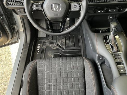 Used 2025 Honda HR-V Sport image 19