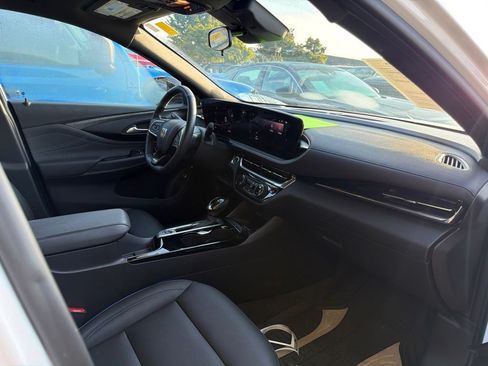 Used 2024 Buick Envista Sport Touring w/ Convenience I Package FWD image 5