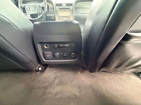 Used 2015 Lincoln Navigator 4WD image 33
