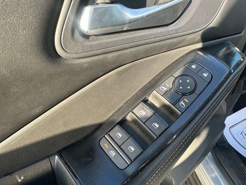 Used 2024 Nissan Rogue SV image 8