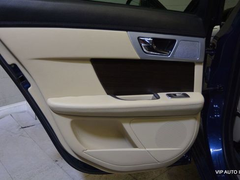 Used 2012 Jaguar XF image 9