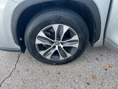 Certified 2024 Toyota Highlander XLE image 36