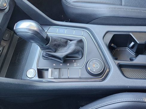 Used 2020 Volkswagen Tiguan SE w/ Panoramic Sunroof Package image 24