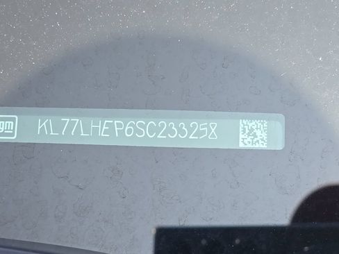 Used 2025 Chevrolet Trax LT w/ LT Convenience Package FWD image 8