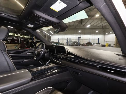 Certified 2024 Cadillac Escalade Sport w/ LPO, ONYX Package image 31