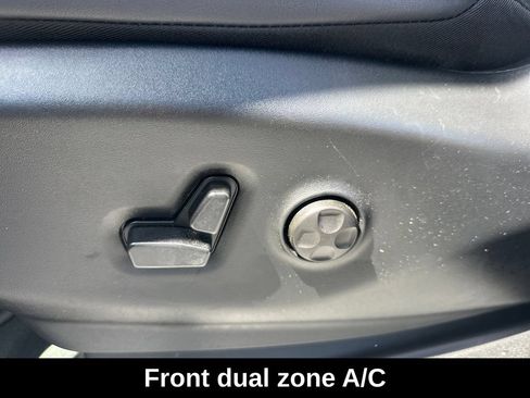 Used 2025 Chrysler Pacifica Select FWD image 15