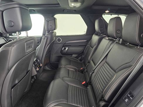 Used 2024 Land Rover Discovery Metropolitan Edition image 18