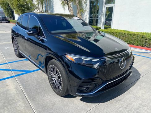 Used 2023 Mercedes-Benz EQS 580 4MATIC SUV image 4
