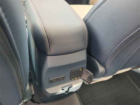 Used 2025 Ford Maverick Lariat w/ 4K Tow Package image 8