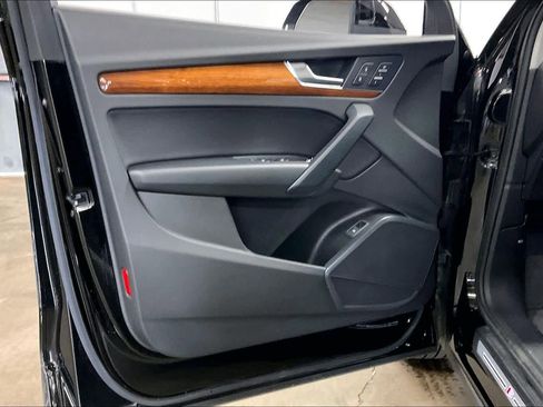 Used 2023 Audi Q5 2.0T Premium w/ Convenience Package image 24