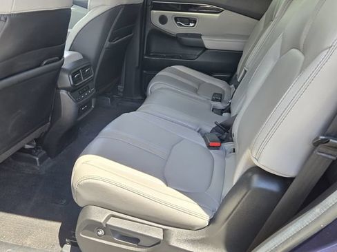 Used 2025 Honda Pilot EX-L image 11