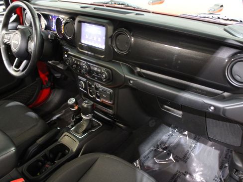 Used 2022 Jeep Gladiator Sport image 41