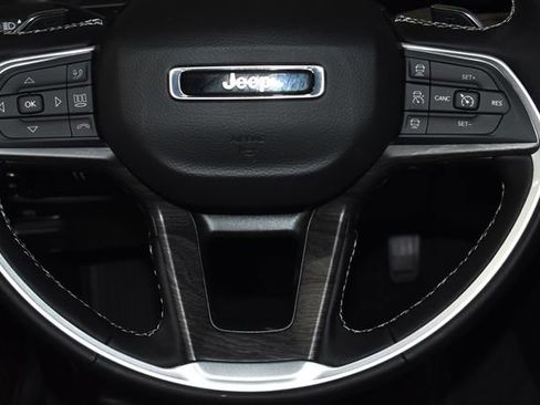 New 2025 Jeep Grand Cherokee Limited image 24