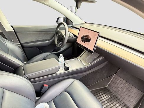 Used 2022 Tesla Model Y Performance image 14