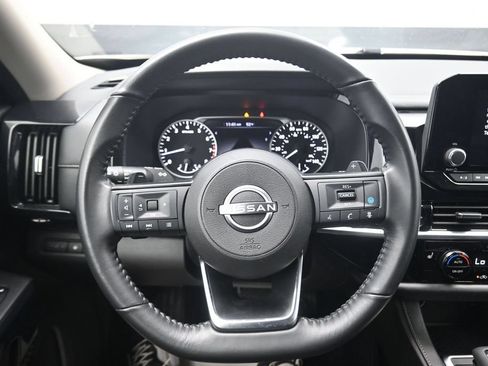 Used 2024 Nissan Pathfinder SV FWD image 7