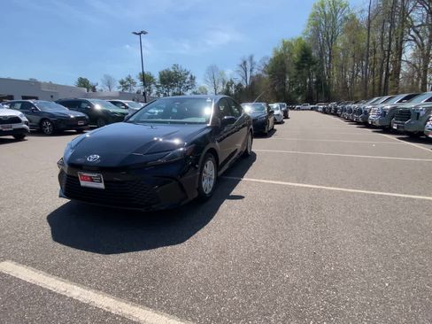 Used 2025 Toyota Camry LE image 8