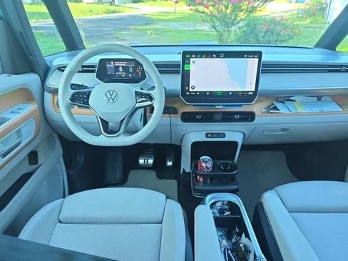 Used 2025 Volkswagen ID. Buzz Pro S Plus RWD image 9