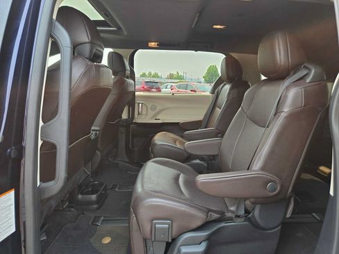 Used 2023 Toyota Sienna Platinum AWD/4WD image 19