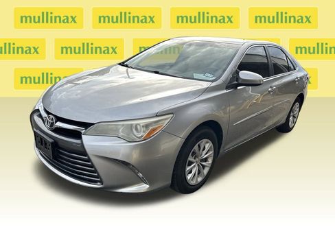 Used 2015 Toyota Camry image 4