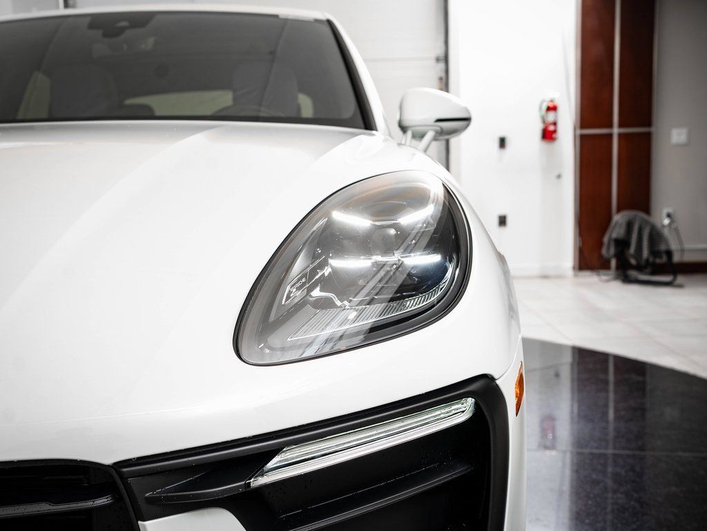 Certified 2026 Porsche Macan AWD/4WD image 19