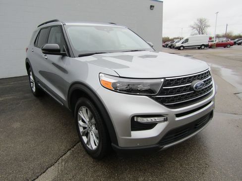 Used 2024 Ford Explorer XLT w/ Equipment Group 202A AWD/4WD image 9