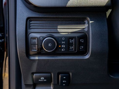 Used 2025 Ford F450 Platinum image 22