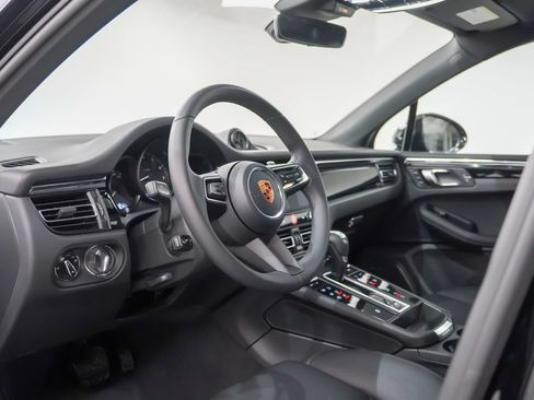 Certified 2026 Porsche Macan AWD/4WD image 4