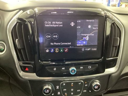 Used 2021 Chevrolet Traverse LT w/ LT Premium Package AWD/4WD image 9