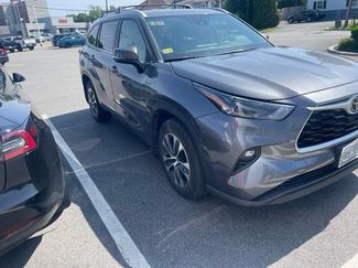 Used 2024 Toyota Highlander XLE AWD/4WD video 1