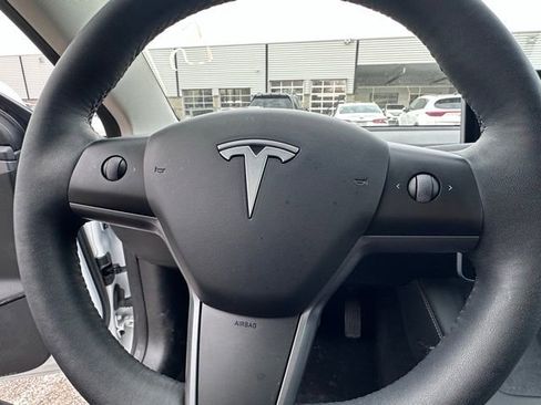 Used 2023 Tesla Model Y Long Range image 13