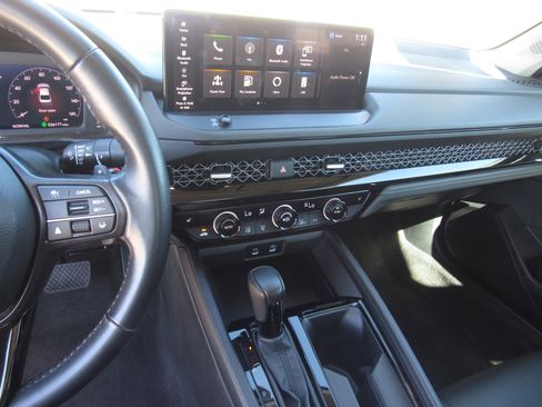 Used 2023 Honda Accord EX-L image 17