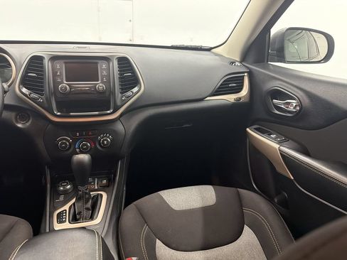 Used 2017 Jeep Cherokee Sport AWD/4WD image 28