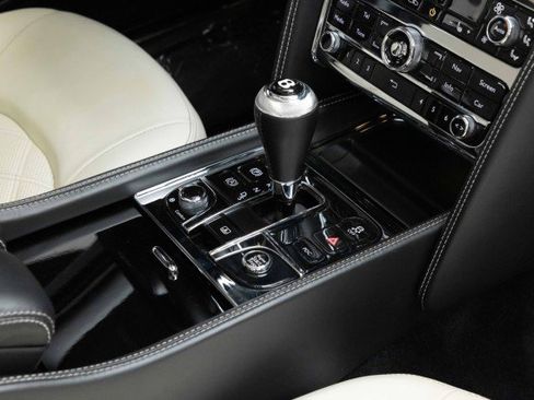 Used 2014 Bentley Mulsanne image 20
