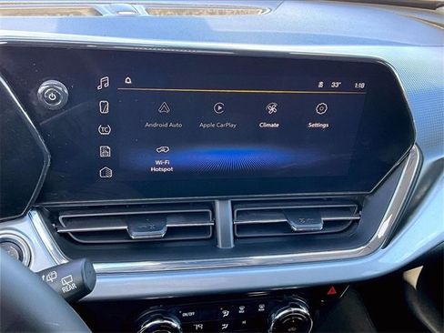 Used 2025 Chevrolet Trax LT w/ LT Convenience Package image 19