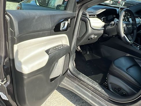 Used 2024 Jeep Compass Limited image 14